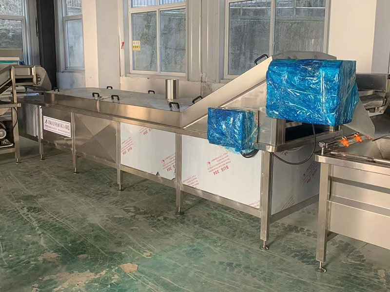 陜西果蔬脆片低溫油炸加工現(xiàn)場(chǎng)